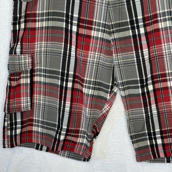 GB Red Plaid Cargo Shorts Mens Size 42 Regular Fit Flat Front Button Zip - Picture 4 of 16